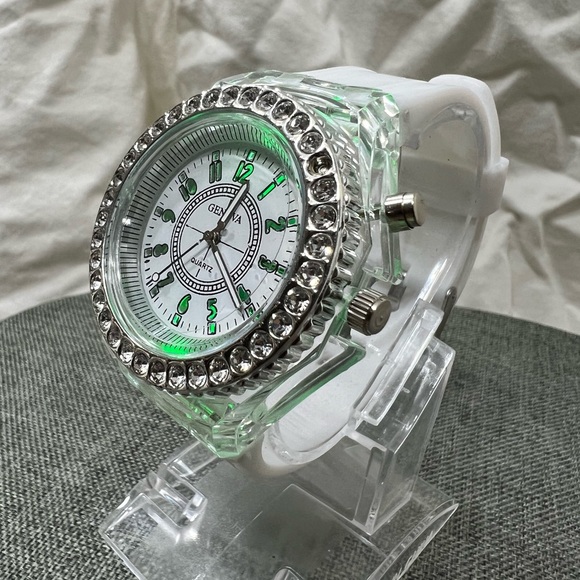 NWOT…GENEVA QUARTZ WATCH, WHITE BAND LED WATCH COLOR CHANGING. AMAZING SPORT. - Picture 14 of 16